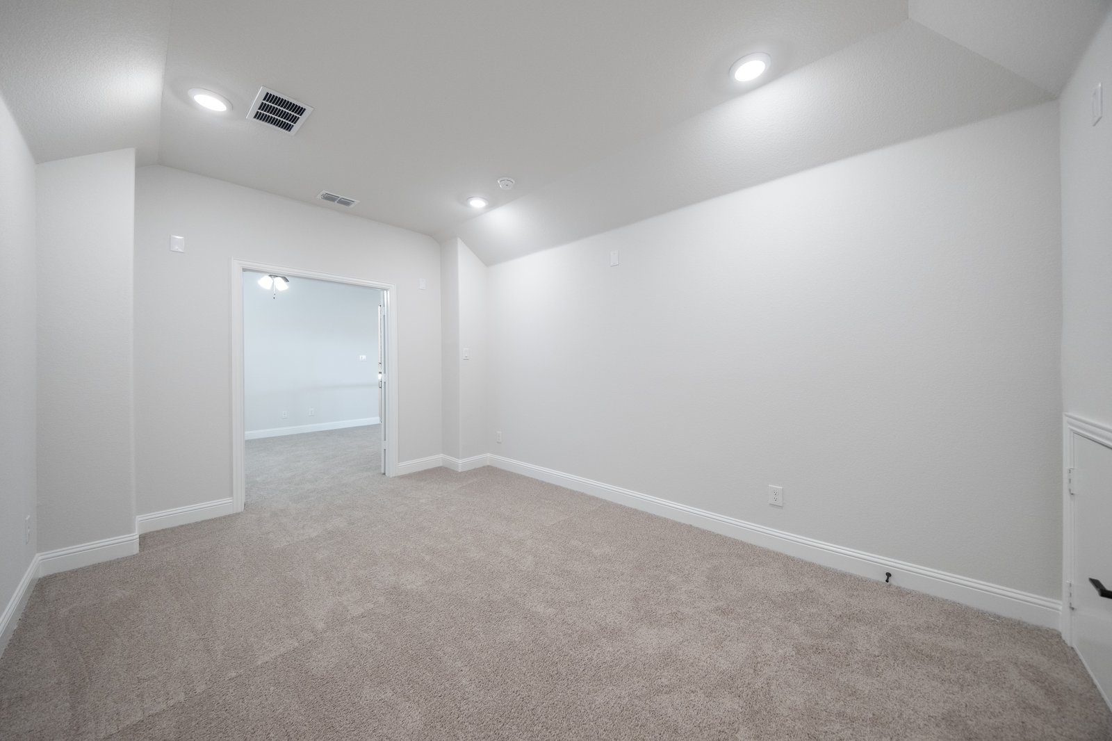 large media room with carpet and recessed lights