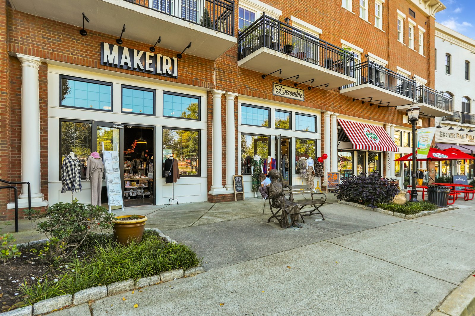 street view of suwanee town center & restaurants 