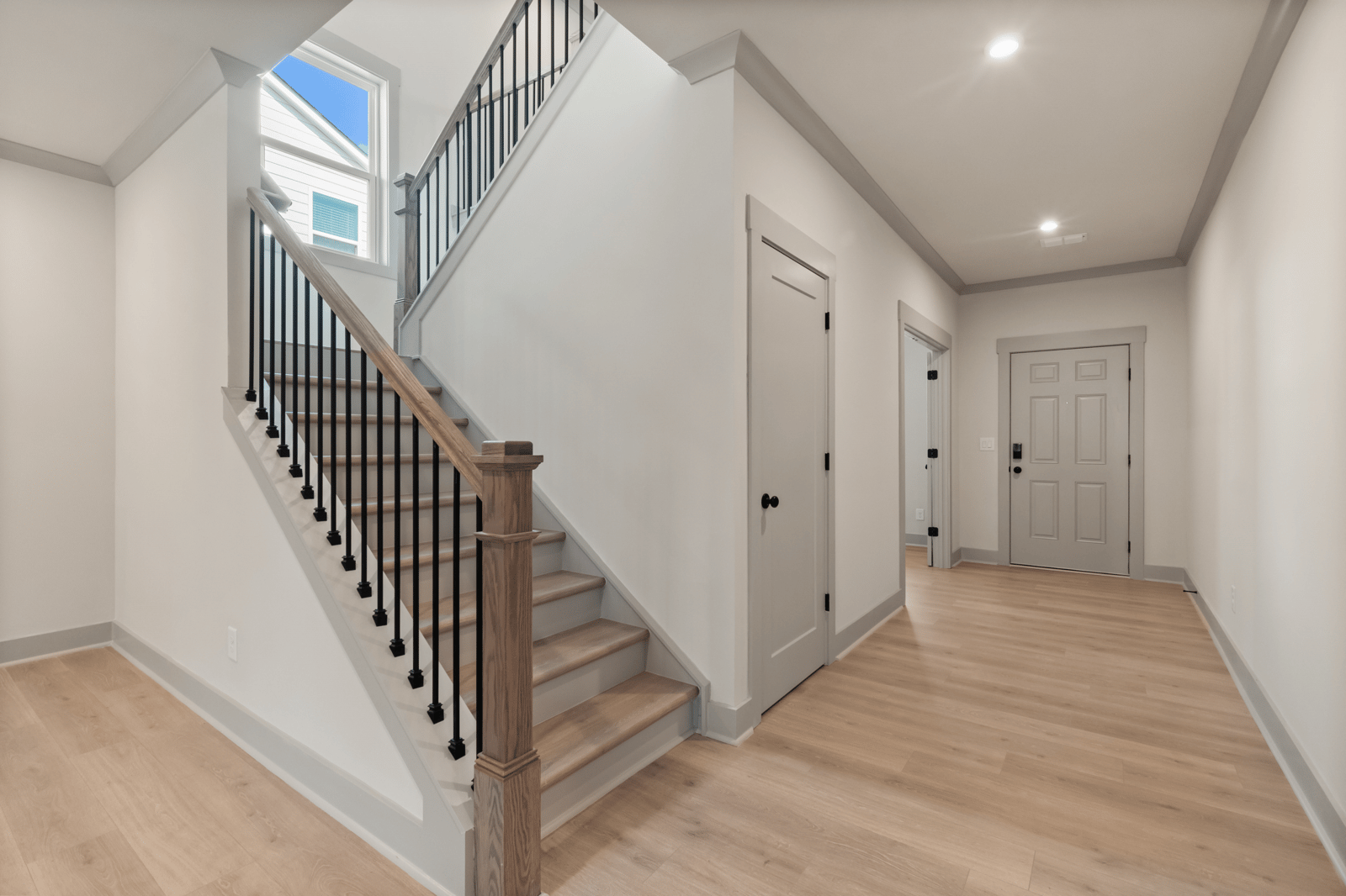 Newton II Entryway