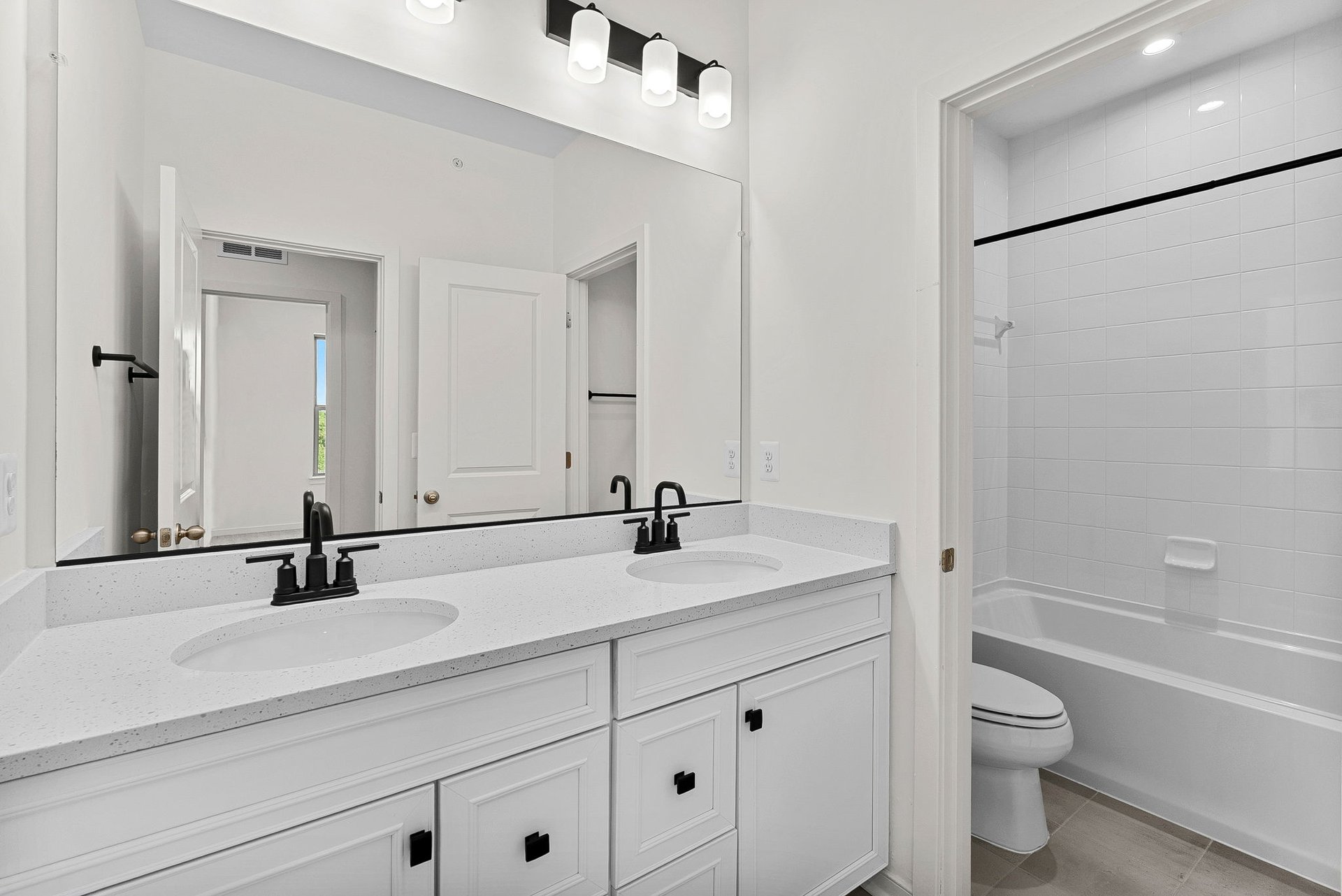 secondary bathroom with a tub/shower combo