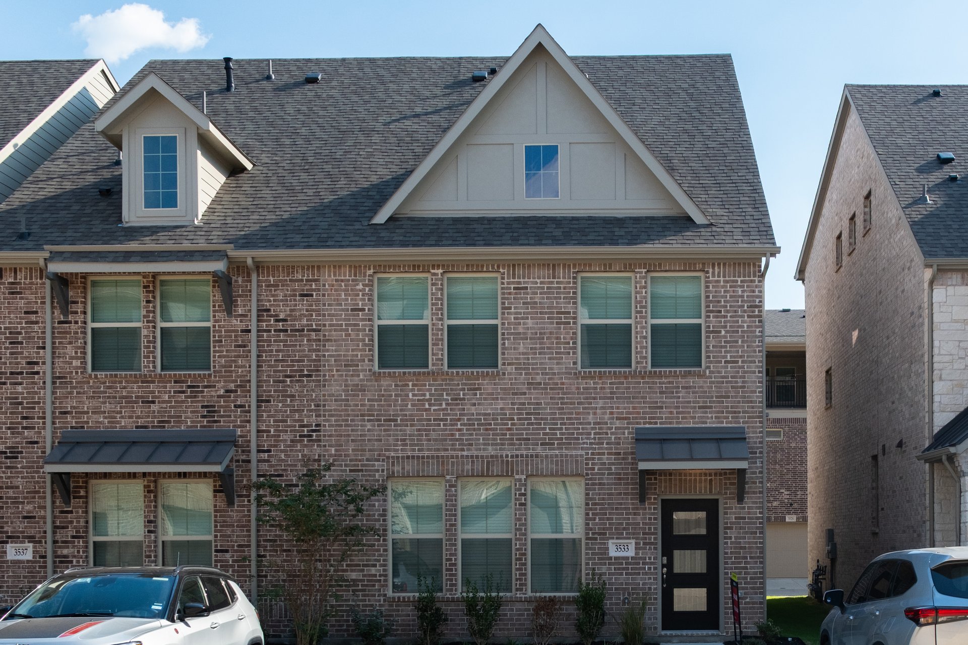 townhouse exterior with brick 
